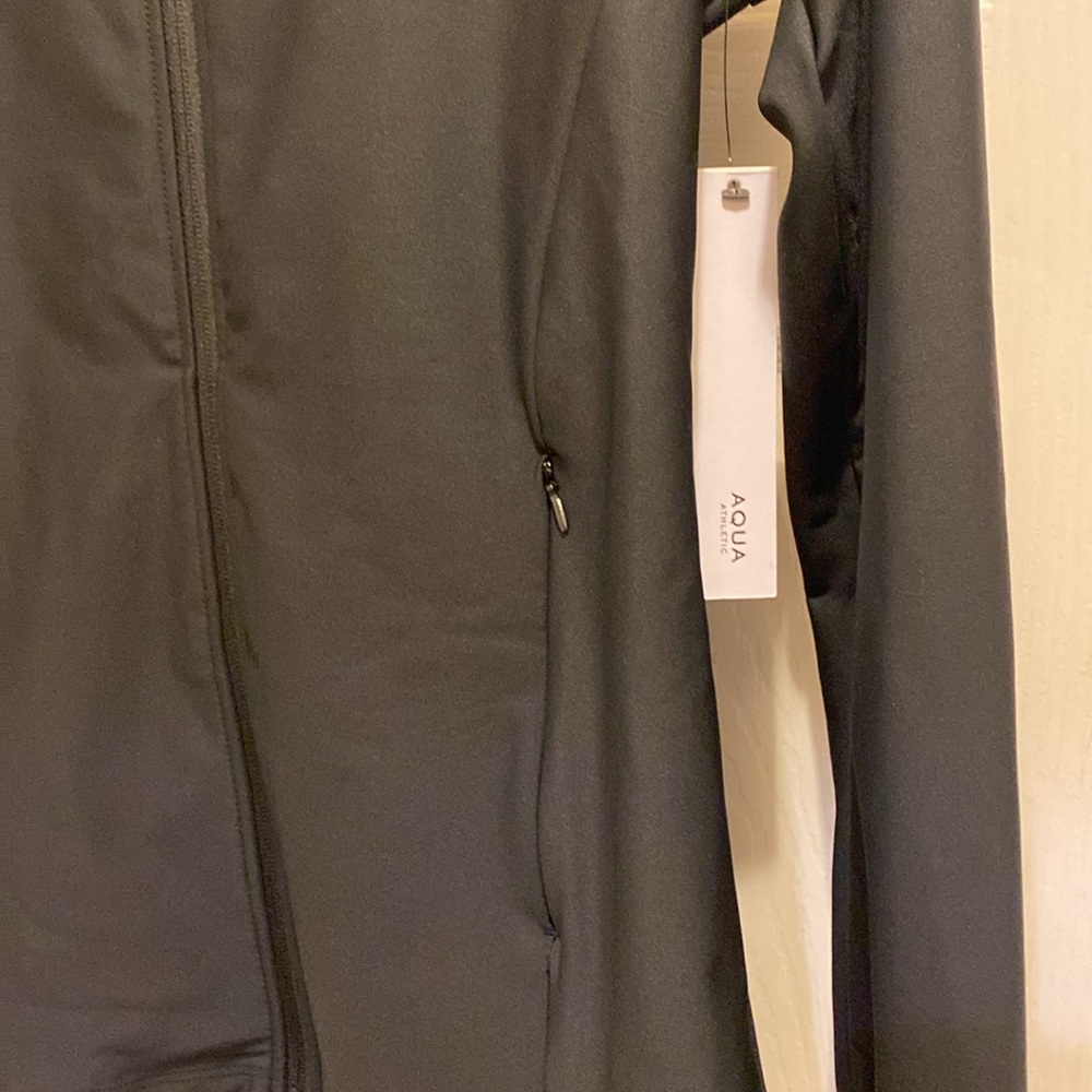 New NWT AQUA Cropped Full Zip Mock Neck Jacket size Large Black retail Price $98 - Picture 4 of 4